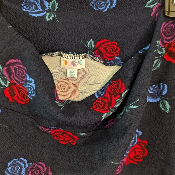 NWT LuLaRoe 2XL Cassie Navy background - Picture 6 of 7